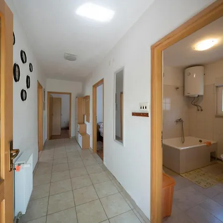 Apartman Ema Gornji Karin Exterior photo