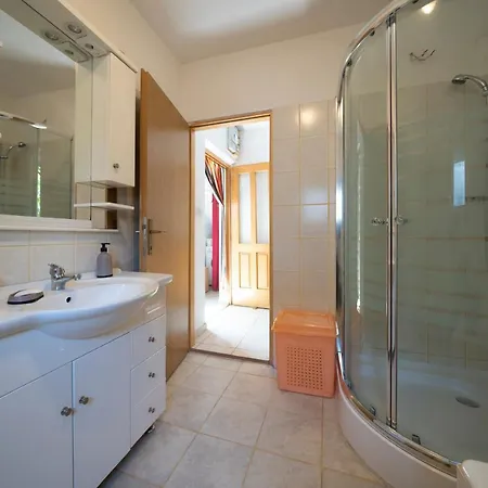 Apartman Ema Gornji Karin Exterior photo