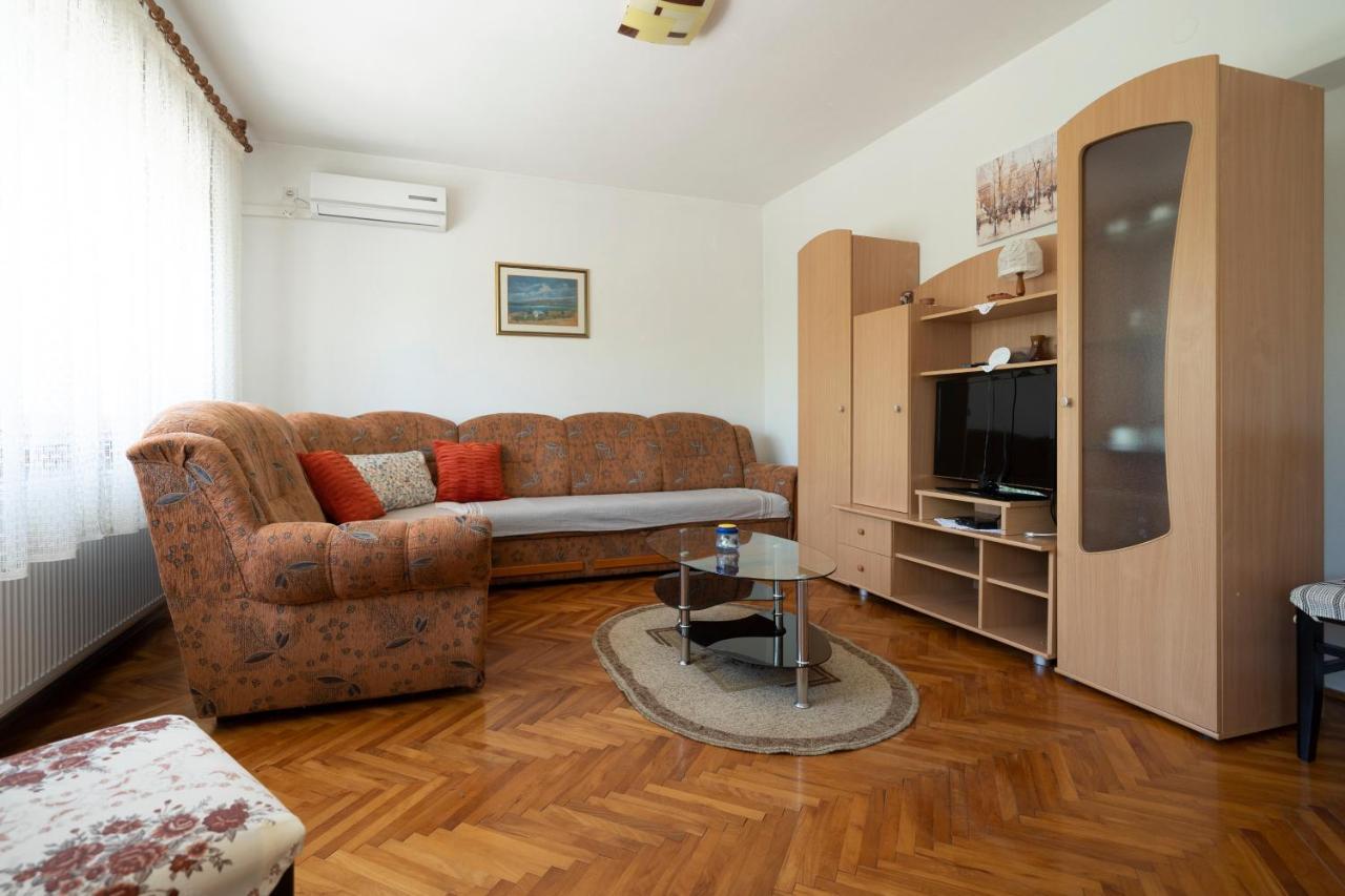 Ema Apartment *